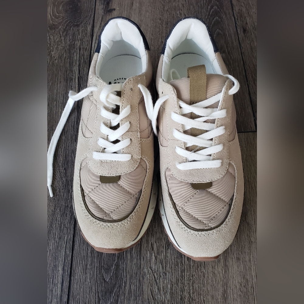 Madewell sneakers size 6 a bit narrow so size up cloud lift insoles